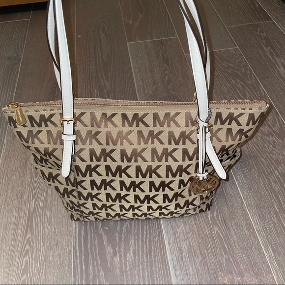 Michael Kors Handbag!! - Picture 2 of 6
